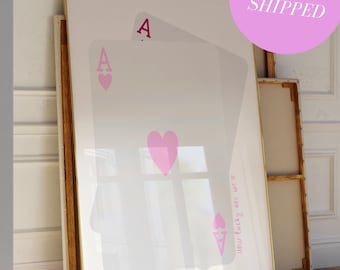 Póster de arte de pared con as de corazones de coqueta, chica afortunada rosa, impresión estética retro de moda, póster de naipes en blanco y rosa, arte estético preppy para dormitorio