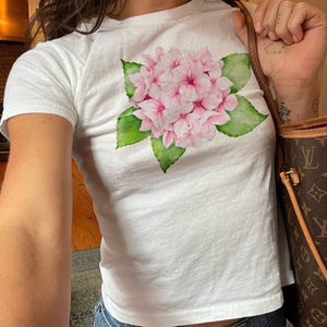 Roze hortensia baby-T-shirt grafische baby-T-shirt bloemen grafische print baby-T-shirt bloemen baby-T-shirt bloemencadeau trendy baby-T-shirt Y2k baby-T-shirt cadeau voor haar