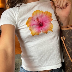 Hibiscus Flower Baby Tee Graphic Baby Tee Hawaii Graphic Baby Tee Flower Baby Tee Tropical Flower Gift Tshirt Trendy Baby Tee Y2k Baby Tee