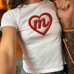 Camiseta personalizada con inicial, camiseta Y2k para bebé, camiseta Y2k, camiseta de moda para el día de San Valentín para bebé, camiseta vintage estética de los años 90 para bebé, camiseta con letras, regalo personalizado