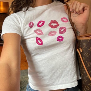 Lipstick Kisses Baby Tee Y2K Graphic Baby Tee 90s Baby Tee Graphic Shirt Crop Coquette Vintage Design Y2K Baby Tee Gift for Her GenZ Tshirt