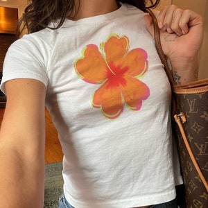Flirty Pink Hibiscus Y2k Baby Tee Y2k Shirt Trendy Baby Tee Coquette Baby Tee 90s Baby Tee Shirt Y2K Aesthetic Baby Tee Vintage Baby Tee Y2K