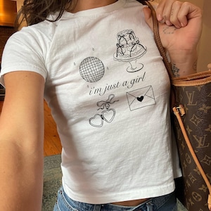 Ich bin buchstäblich nur ein Mädchen Y2k Baby T-Shirt Y2k Shirt Trendy Baby T-Shirt Lustiges Baby T-Shirt Kokette Baby T-Shirt 90er Jahre Baby T-Shirt Ästhetische Baby T-Shirt Niedlich