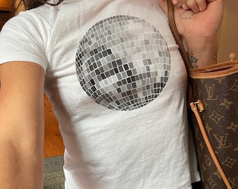 Disco Ball Shirt Retro Party Shirt Y2K 90s Baby Tee 00s It Girl Style Clothing Trendy Disco Ball Tee For Women Sparkling Disco Ball Top GenZ