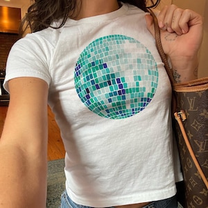 Cool Girl Disco Ball 90s Baby Tee Mirror Ball Tee Star Girl Aesthetic Gift for Her Preppy Disco Shirt Trendy Gen Z Tshirt Y2K Baby Tee Gift