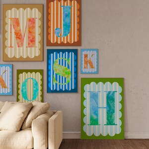 Regalo personalizado con letras coloridas impresas para un amigo Impresión de letras del alfabeto personalizadas Impresión de iniciales Arte de pared con iniciales para guardería Decoración con iniciales personalizada