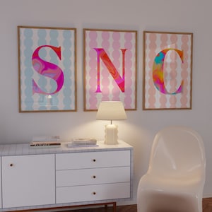 Kinderzimmer-Initial-Wandkunst, personalisierter bunter Buchstaben-Druck, Geschenk für Freund, individueller Alphabet-Druck, Initialen-Druck, personalisiertes Initial-Dekor