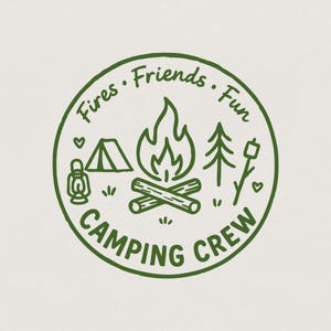 以下が含まれることがあります： 「Fires, Friends, Fun」と「Camping Crew」の文字が入った緑色の円形グラフィック。テント、キャンプファイヤー、木、ランタン、マシュマロが描かれたシンプルな線画スタイルです。