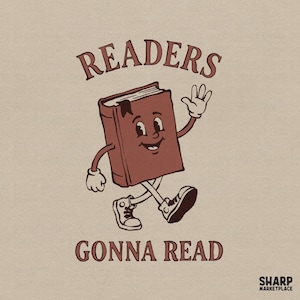Puede incluir: Ilustración de dibujos animados de un libro caminando con una cara sonriente, una mano que saluda y zapatillas deportivas. El texto "READERS GONNA READ" está arqueado arriba y abajo del libro. El fondo es de color beige claro.