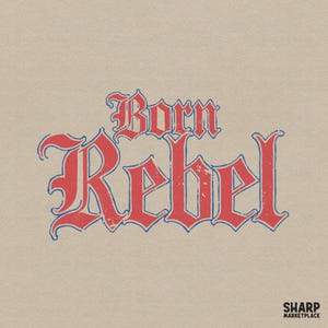 Op de afbeelding: Een grafisch ontwerp met de tekst Born Rebel in een gestileerd rood lettertype met een blauwe omlijning. De letters hebben een verweerd, getextureerd uiterlijk. In de rechterbenedenhoek staat de tekst Sharp Marketplace in kleine zwarte letters.