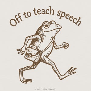 Op de afbeelding: Een bruine lijntekening van een kikker die loopt met een schoudertas. De tekst "Off to teach speech" staat in een bruin schreeflettertype in een boog boven de kikker. Het ontwerp staat op een lichtbeige achtergrond.