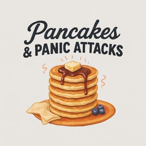 Può includere: Illustrazione di una pila di pancake con sciroppo e una noce di burro, servita su un piatto di legno con mirtilli e un tovagliolo. Il testo "Pancakes & PANIC ATTACKS" è sopra.