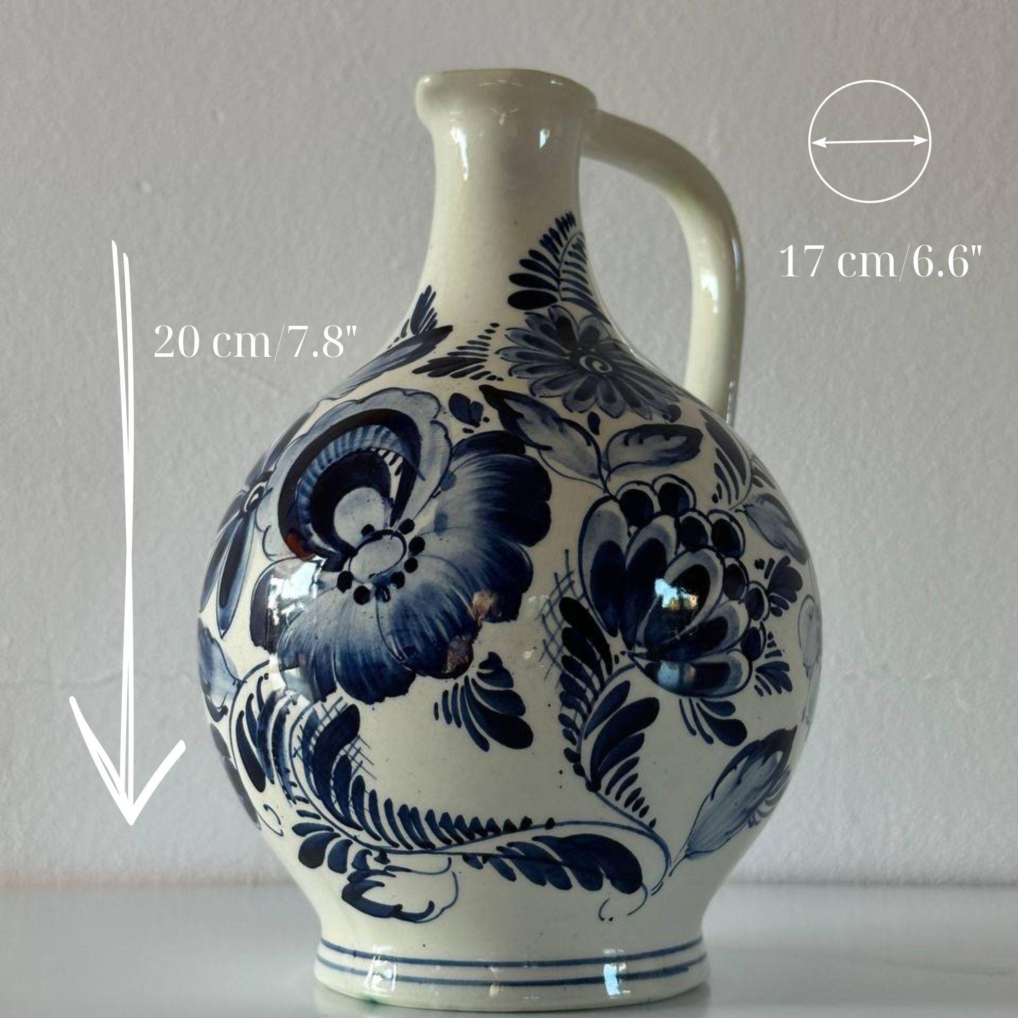 アンティークの青と白の水差し – デルフト様式の陶器のピッチャー