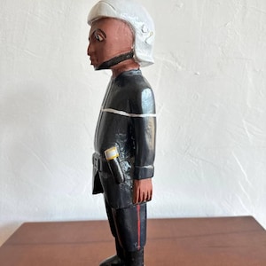 Vintage Holzschnitzerei Soldatenfigur, Polizist Geschenk