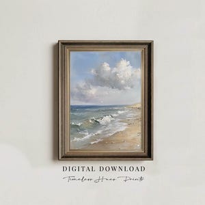 Könnte beinhalten: Ein gerahmter digitaler Druck einer Strandszene. Das Kunstwerk zeigt einen blauen Ozean mit weißen Wellen, einen sandigen Strand und einen bewölkten Himmel. Der Rahmen ist dunkelbraun. Der Text "DIGITAL DOWNLOAD" und "Timeless Hues Prints" befindet sich darunter.