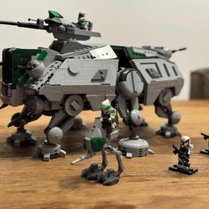 Star Wars AT-TE All-Terrain Walker + At-Rt Building Blocks Set