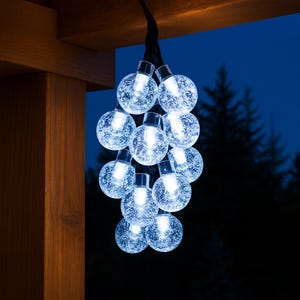 Guirlande lumineuse solaire pour jardin : boules lumineuses LED étanches pour terrasse