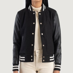 Timeless Sophistication: Women's Varsity Jacket with Leather Sleeves and Wool Body 画像 1