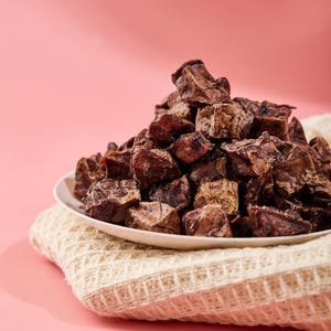 Lamb Puffs/Cubes made of airdried sheep lungs, natural pet snacks, healthy dog snacks to improve hair quality, cat snacks