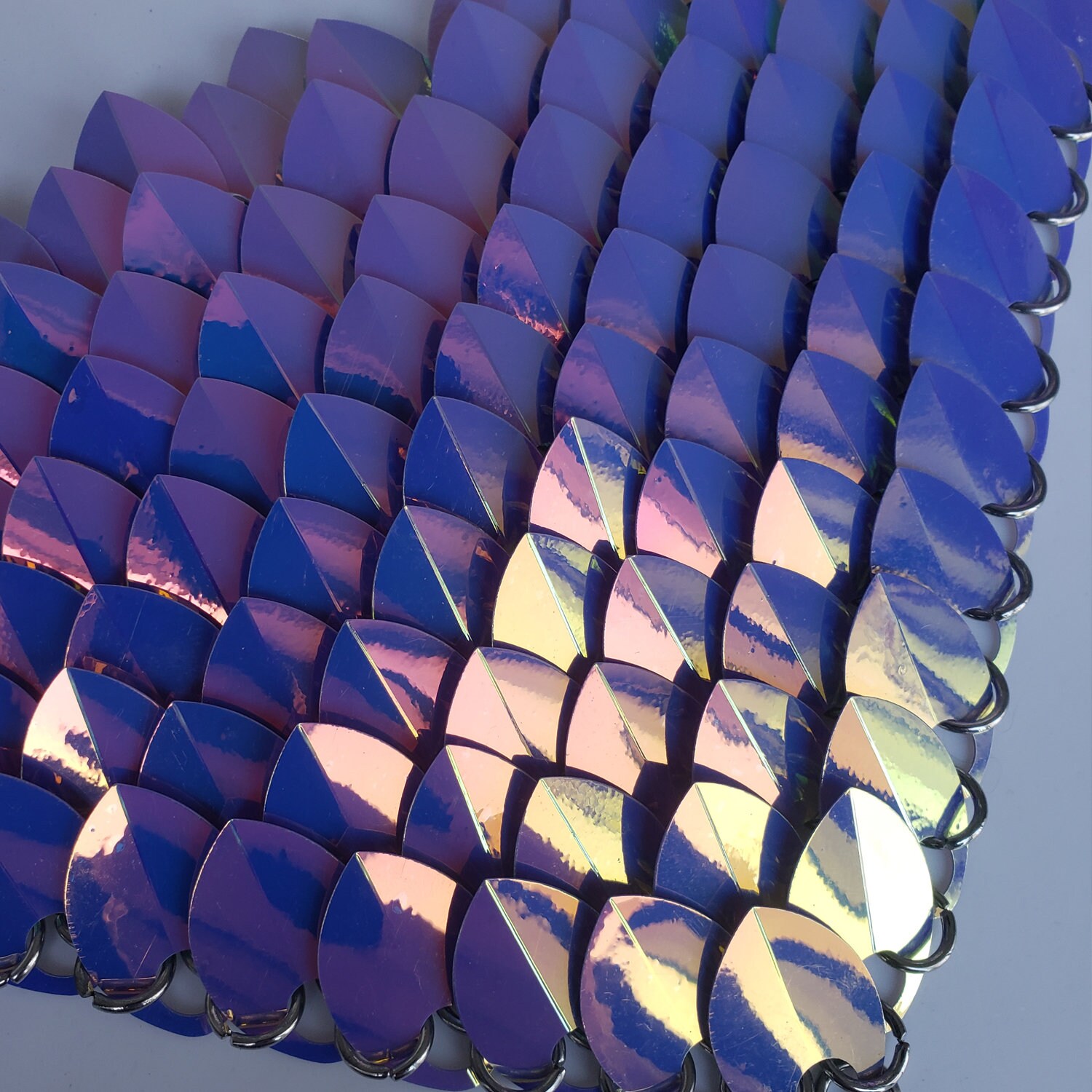 500 Iridescent Plastic Thin Scalemail Scales Loose Medium Size Dragon