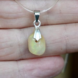 Very beautiful, small Ethiopian WELO-OPAL pendant