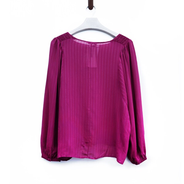 Chemise légère douce en viscose tissu tombant couleur fuchsia - manches chauve souris bouffantes épaules  beaux détails froncés aux épaules