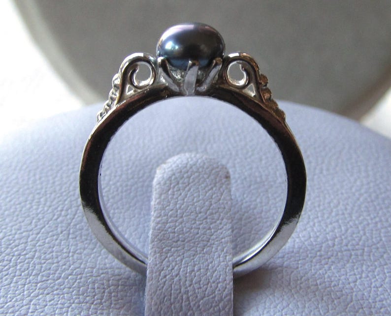 Sterling Silver Scroll Ring set with 6mm Iris Freshwater Pearl