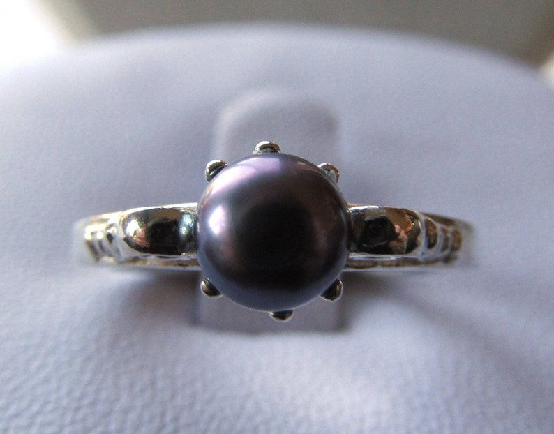 Sterling Silver Scroll Ring set with 6mm Iris Freshwater Pearl