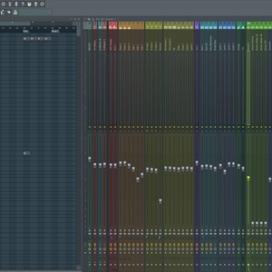 K&ouml;nnte beinhalten: Eine digitale Audio-Workstation (DAW)-Oberfl&auml;che mit einer Zeitleiste und mehreren Spuren. Die Spuren sind farbcodiert und enthalten verschiedene Audio- und MIDI-Clips. Die Oberfl&auml;che wird f&uuml;r die Musikproduktion und -aufnahme verwendet.