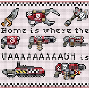 Puede incluir: Patrón de punto de cruz con una variedad de armas y la frase "Home is where the WAAAAGH is".