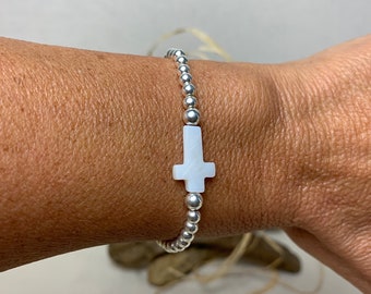 Bracelet perles 4 mm Argent 925 avec croix en Nacre naturelle
