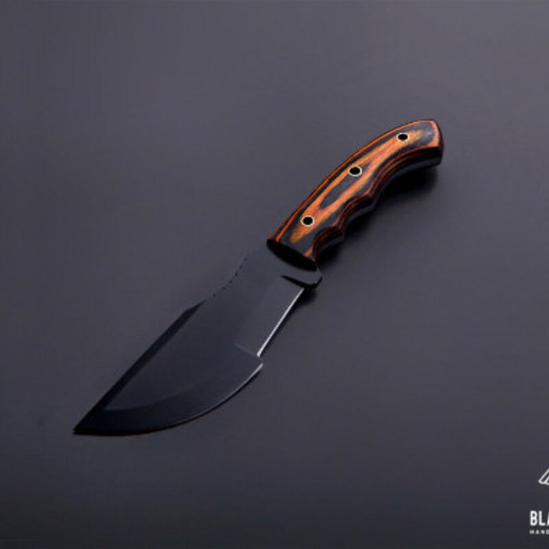 Coltello da bushcraft forgiato a mano con fodero / Coltello personalizzato a lama fissa in palissandro / Coltello da caccia / Coltello da campeggio / All'aperto / Regalo per UOMINI/LUI - Italia