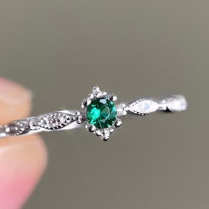 Silber Solitär Ring mit grünem Stein