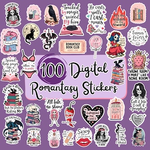 Op de afbeelding: Een verzameling van 100 digitale "Romantasy" stickers op een paarse achtergrond. De stickers bevatten verschillende fantasy-thema illustraties, waaronder draken, boeken, skeletten en citaten. De stickers zijn in verschillende kleuren, waaronder roze, rood, zwart en wit.