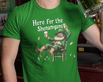 Here for Shenanigans T-shirt: grappig St. Patrick's Day Leprechaun T-shirt