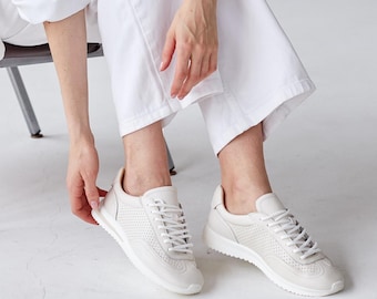 White Suede Sneakers, Minimalist Casual Shoes, Smooth Suede Trainers, Women’s White Shoes, Stylish Everyday Sneakers, Leather Walking Shoes
