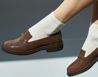 Brown Patent Loafers, Women's Office Shoes, Classic Chain Loafers, Smart Casual Shoes, Comfortable Slip-On Flats, Casual Leather Flats