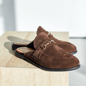 Women&#39;s Brown Suede Mules with Chain Detail, Backless Loafers Slip-On Flats, Horsebit Office Shoes, Elegant Casual Footwear, Gift for Her