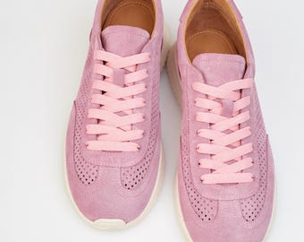 Roze suède sneakers voor dames, casual wandelschoenen met zachte zool, comfortabele sneakers dames, casual leren wandelschoenen, zomerschoenen met veters