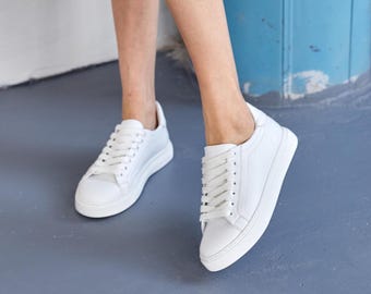 Women’s White Sneakers, Genuine Leather Shoes, Minimalist Low Tops, Comfortable Casual Trainers, Everyday Footwear, Stylish Modern Design