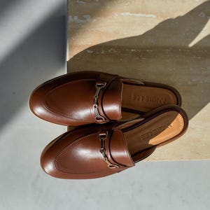 Brown Leather Women&#39;s Mules, Summer Slip-On Loafers, Backless Flat Shoes, Closed Toe Slides, Casual Minimalist Shoes, Classic Elegant Shoes