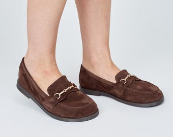 Handgemaakte bruine loafers, klassieke leren loafers, suède schoenen op blote voeten voor dames, comfortabele bruine mocassins, stijlvolle herfstschoenen