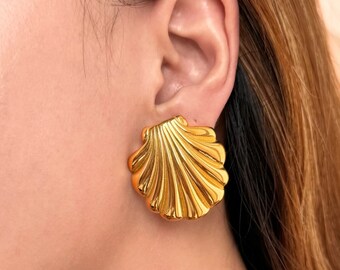 Pendientes vintage de concha dorada: joyería minimalista de acero inoxidable