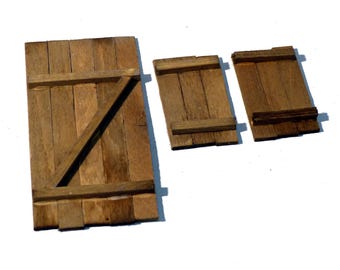 Krippenbau Türe + Fensterläden Set – Berghütte Zubehör für 8–10 cm Figuren, alpenländische Krippe