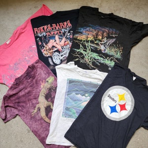Lot de t-shirts vintage mystérieux | T-shirts rétro de l'an 2000 | Imprimés animaliers graphiques | Cadeau amusant | Destination | Nature| Lire la description
