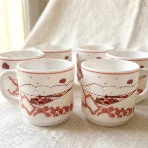 Juego de 6 tazas de café vintage Arcopal con decoración de pueblo otoñal, vasos de leche de opalina blanca, vajilla francesa retro de los años 70, apilables.