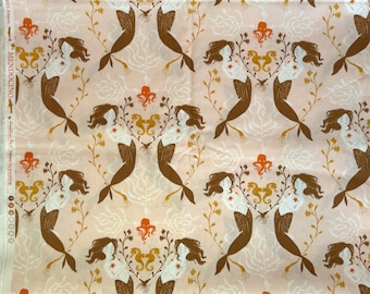 Heather Ross Mendocino - Fettviertel-Schnitt großer Meerjungfrauen auf pinkem Hintergrund