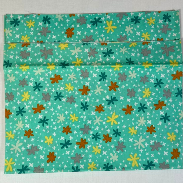 Nordika van Jeni Baker - één dikke kwart snede van de abstracte bloemenweideprint in mint