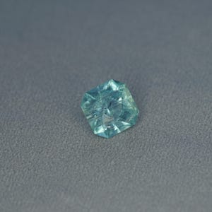 Wanad-Beryl 1,77 ct – Jasnozielony Beryl – Precyzyjnie Cięty Luźny Kamień Szlachetny