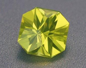 18,07 carat Huge Ce YAG Cerium Yttrium Aluminum Garnet Czochralski Highly fluorescent and with a precision tesselation cut